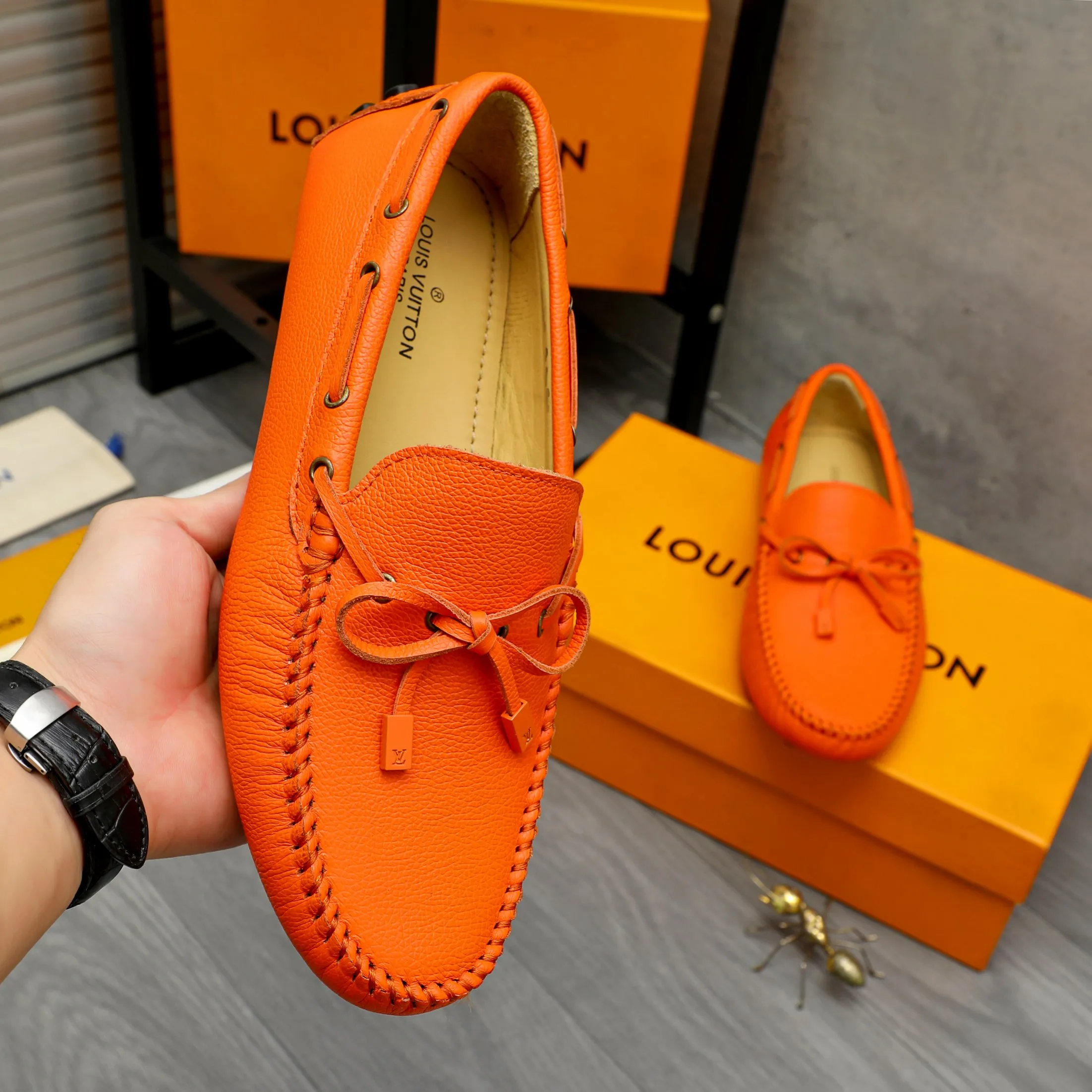 Men's shoes 💰420 Product trademark: LV "Louis Vuitton" casual slip-on shoes Regular size: 38-46 (45.46 custom-made, non-returnable) Product materials: Selected pebbled cowhide upper, sheepskin lining, original bean outsole
